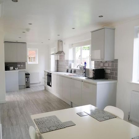 Cosy Four Bed Property With En-Suite Near To Nec Birmingham Airport And The City Eksteriør bilde