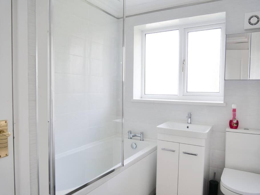 Cosy Four Bed Property With En-Suite Near To Nec Birmingham Airport And The City Eksteriør bilde