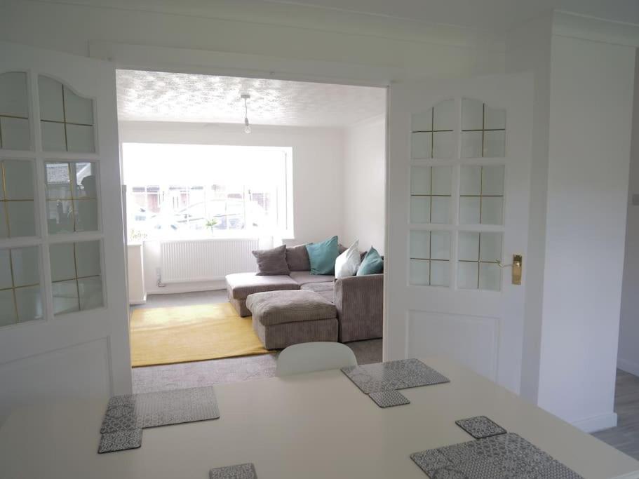 Cosy Four Bed Property With En-Suite Near To Nec Birmingham Airport And The City Eksteriør bilde